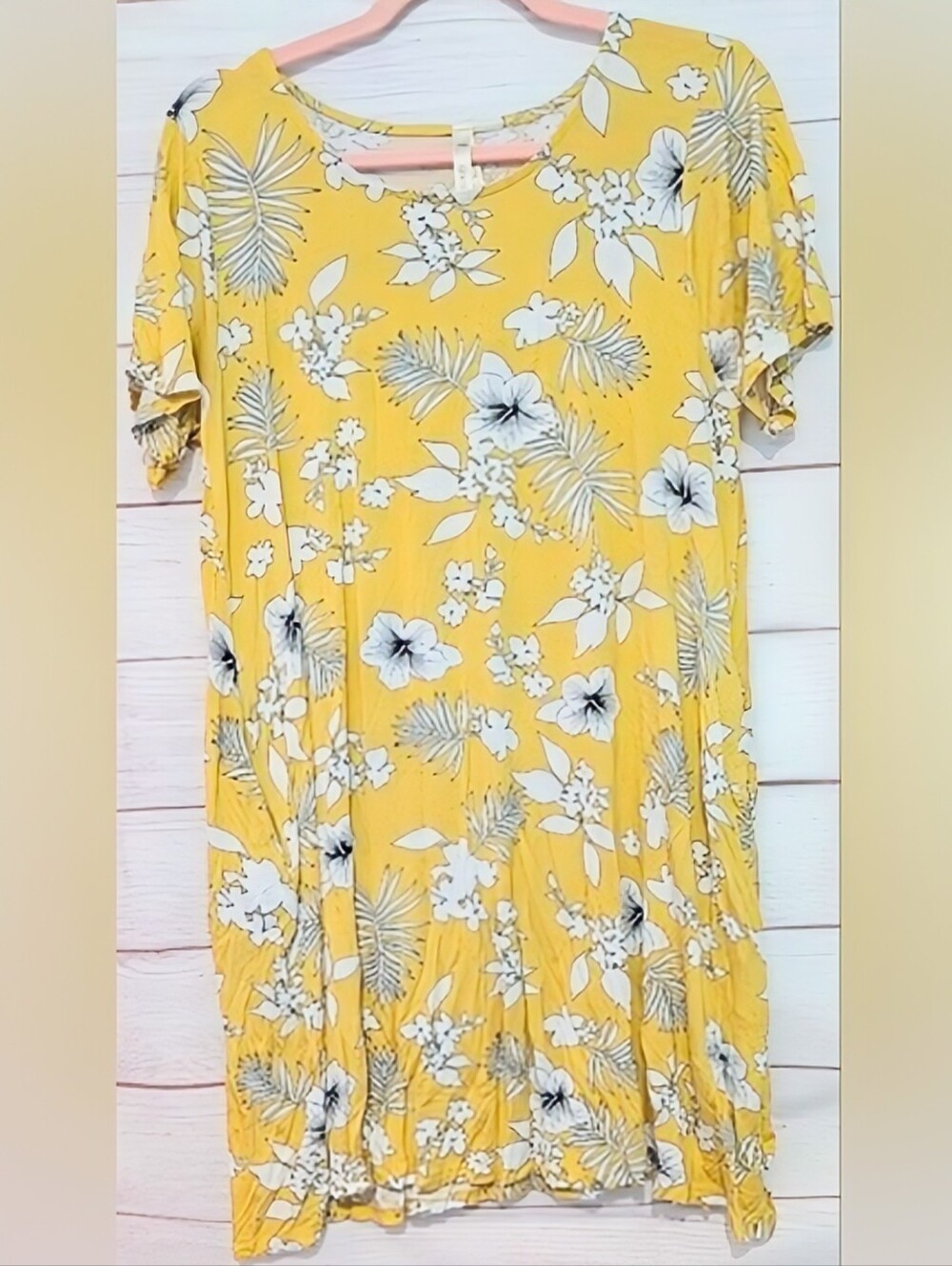 Guilty Yellow 💛 Floral Short Sleeve Dress with White Blooms Has Pockets Size XL